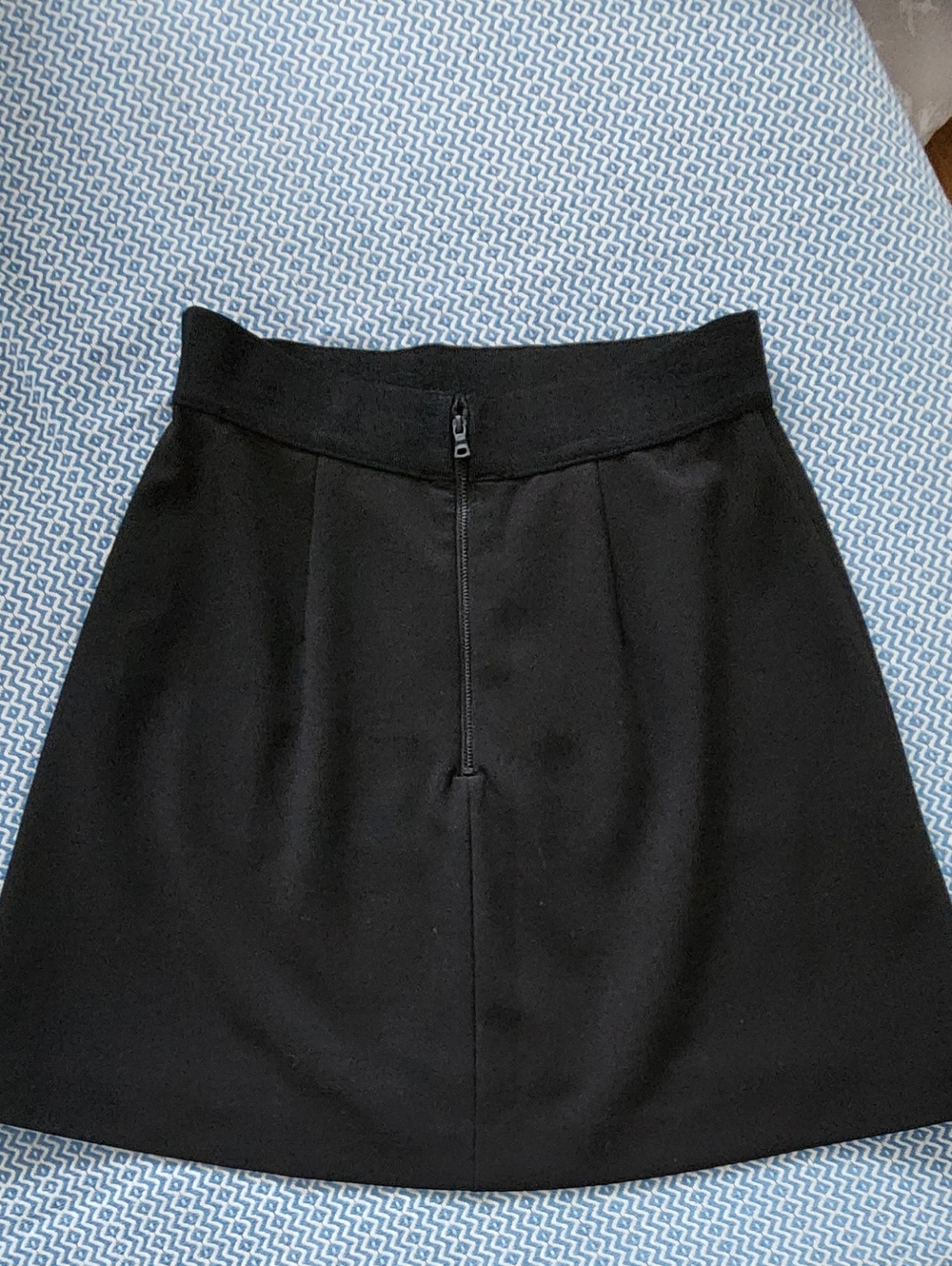Alice + Olivia Black Overlap Mini Skirt - Picture 6 of 12